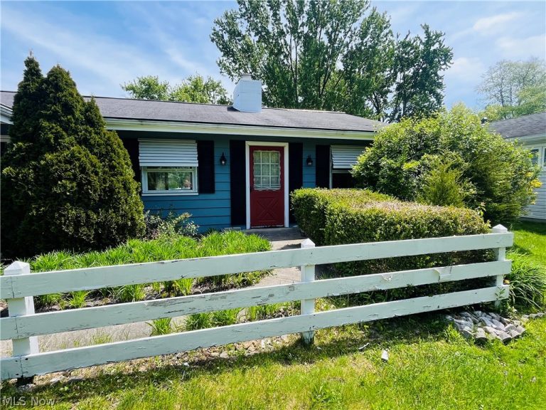 723 Trotter Lane, Berea, OH - Photo 2