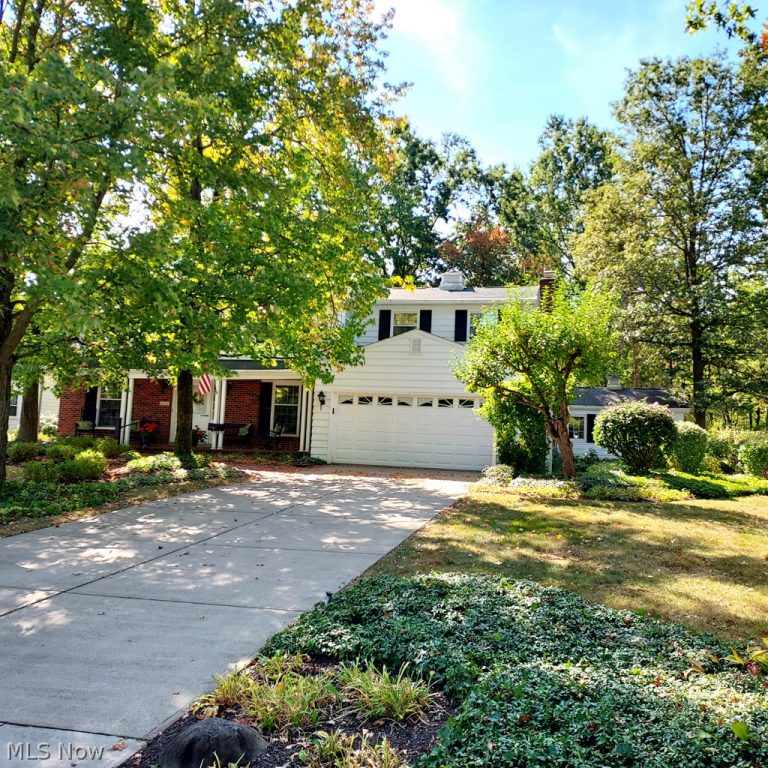 6958 Chapel Hill Drive, Brecksville, OH - Photo 3