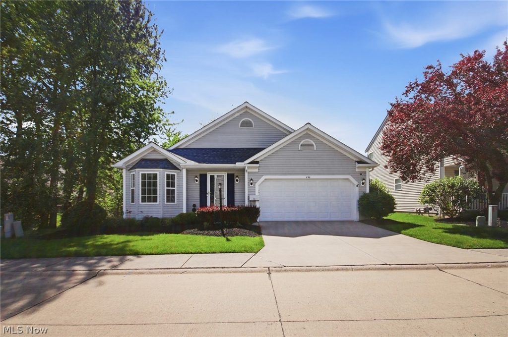 446 Rockledge Lane, Brunswick, OH