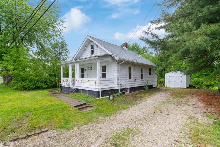 2371 Greensburg Road, Green, OH - Photo 2