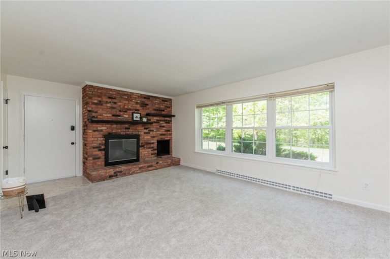 6920 Carriage Hill Drive #103, Brecksville, OH - Photo 4