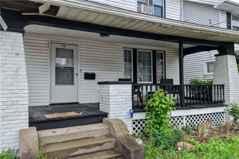 710 Roslyn Avenue, Canton, OH - Photo 4