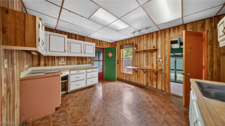 1320 87th Street, Cleveland, OH - Photo 3