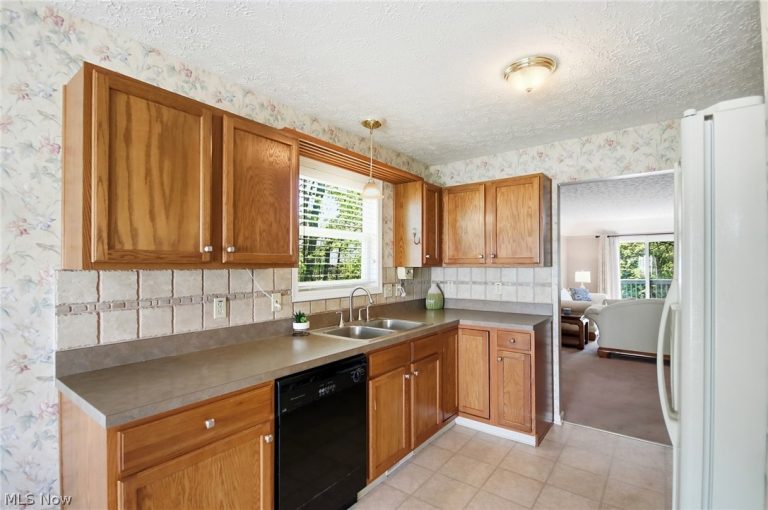 446 Rockledge Lane, Brunswick, OH - Photo 3