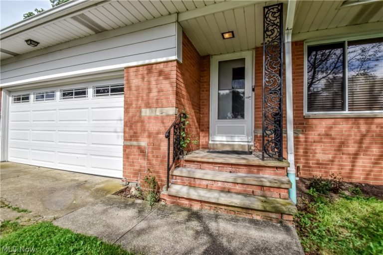 7815 Parmaview Lane, Parma, OH - Photo 3