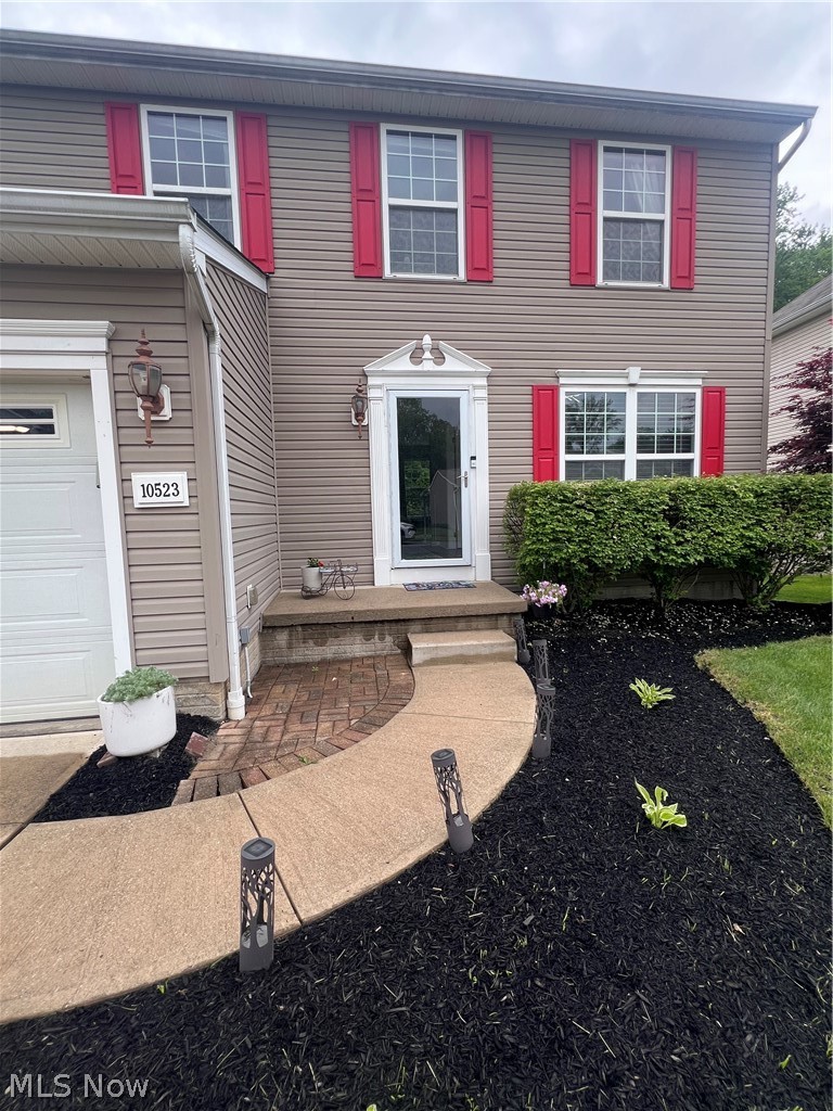 10523 Herrington Drive, Aurora, OH - Photo 2