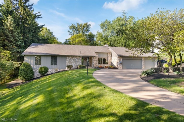 3200 Croydon Drive, Canton, OH - Photo 2