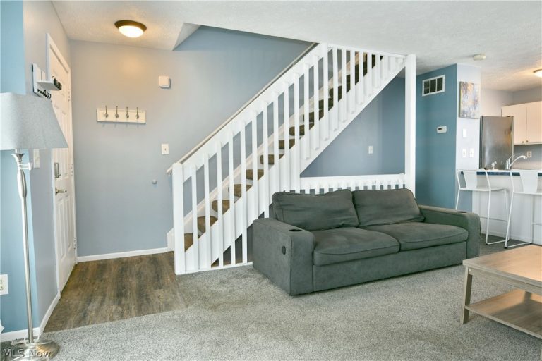 3164 Deer Trail #B, Cortland, OH - Photo 8