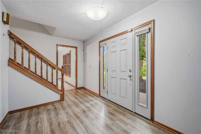 1178 Logan Woods Drive, Hubbard, OH - Photo 2