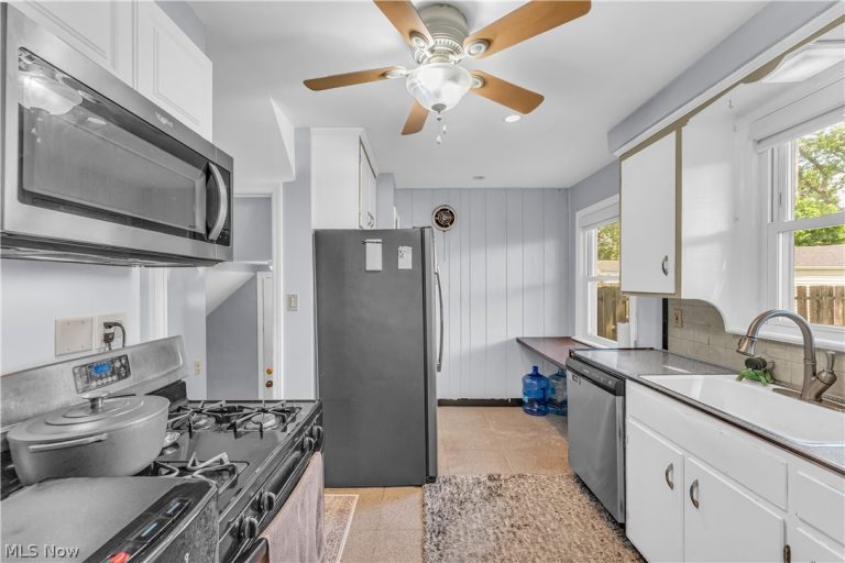 9205 Beech Avenue, Brooklyn, OH - Photo 4