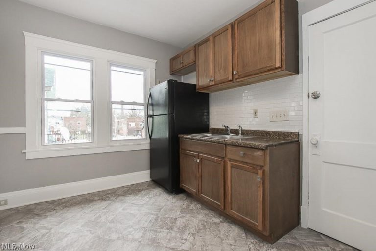 10601 Linnet Avenue, Cleveland, OH - Photo 5