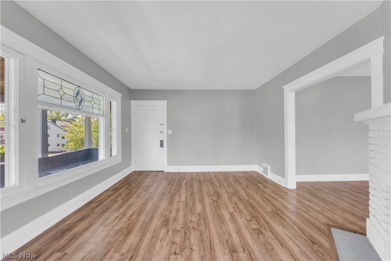 3309 Desota Avenue #2/UP, Cleveland Heights, OH - Photo 4