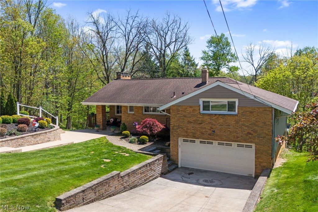12977 Pleasant Valley Road, Parma, OH