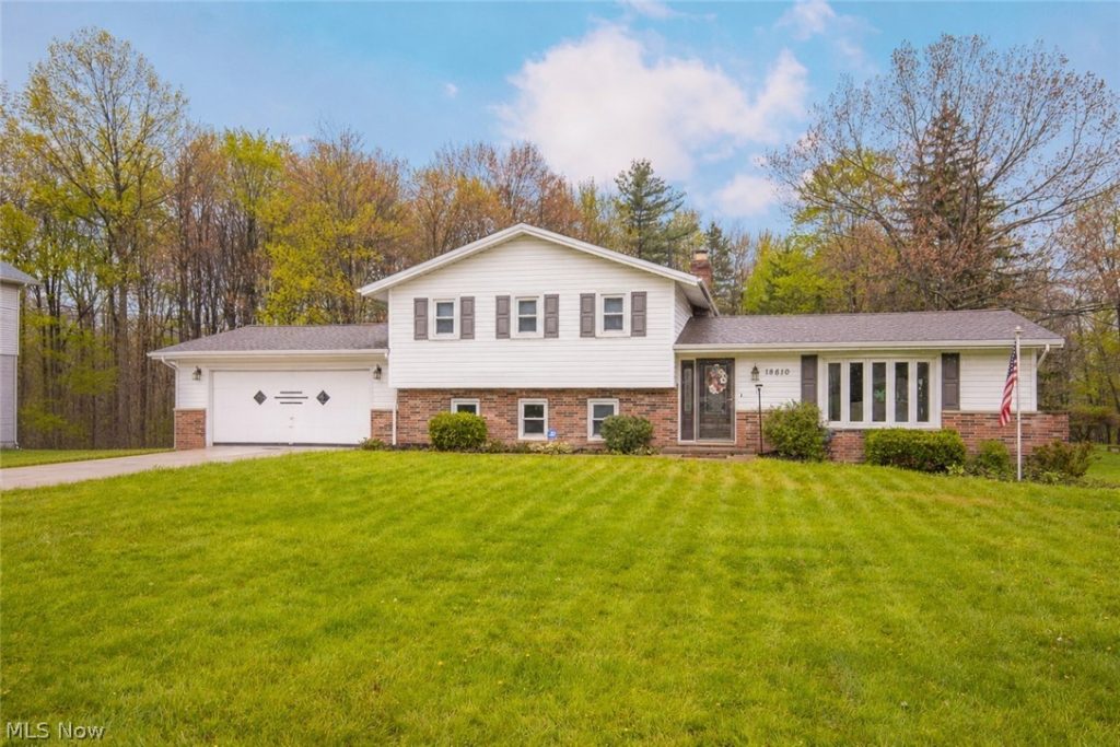 18810 Dellwood Drive, Walton Hills, OH
