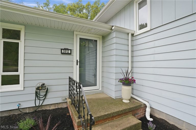 5912 Woodward Drive, Akron, OH - Photo 5