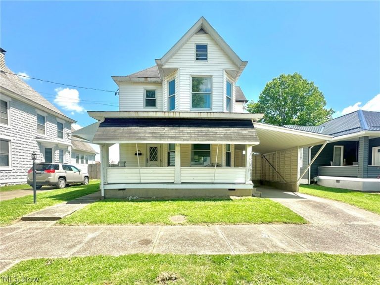 427 Columbia Avenue, Williamstown, WV, 26187