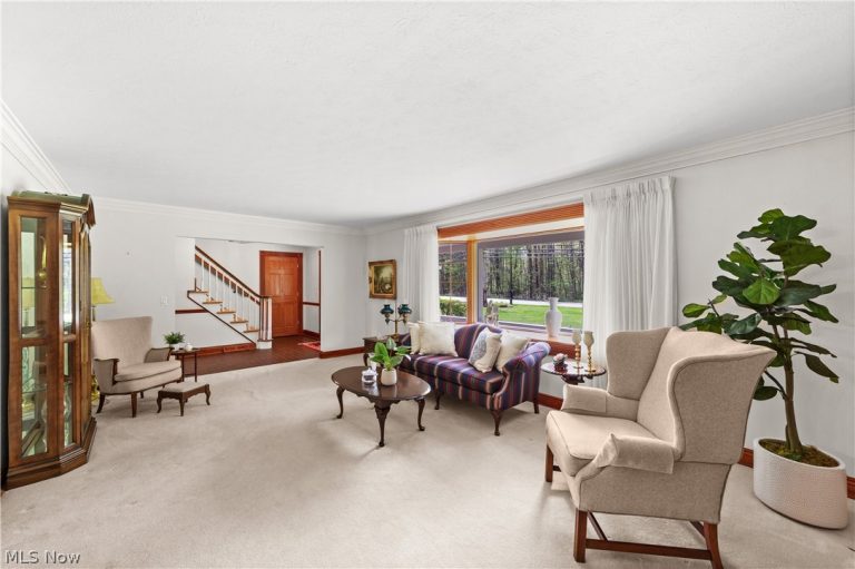 8730 Bainbridge Road, Chagrin Falls, OH - Photo 5