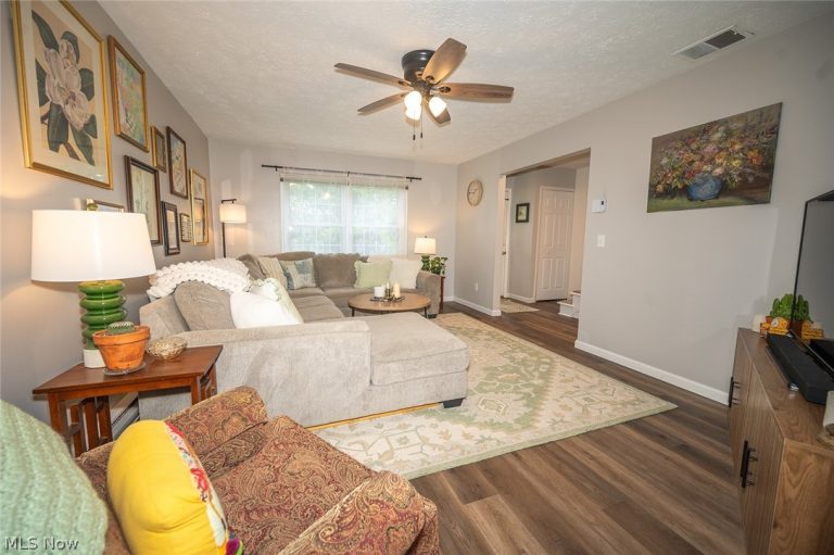 8276 Deepwood Boulevard, Mentor, OH - Photo 3
