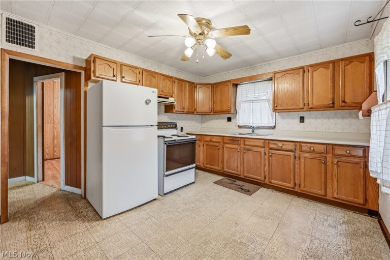 3961 Main Street, Hubbard, OH - Photo 3