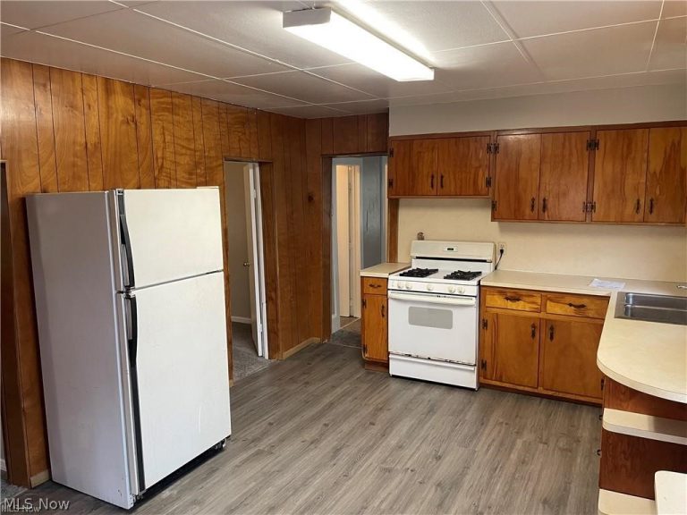 1213 Sherman Street, Akron, OH - Photo 2