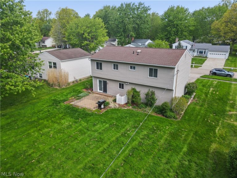 26917 Oxford Park Lane, Olmsted Twp, OH - Photo 4
