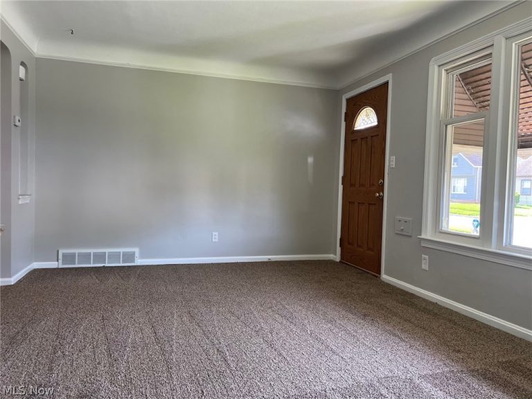 19313 Longview Avenue, Maple Heights, OH - Photo 6