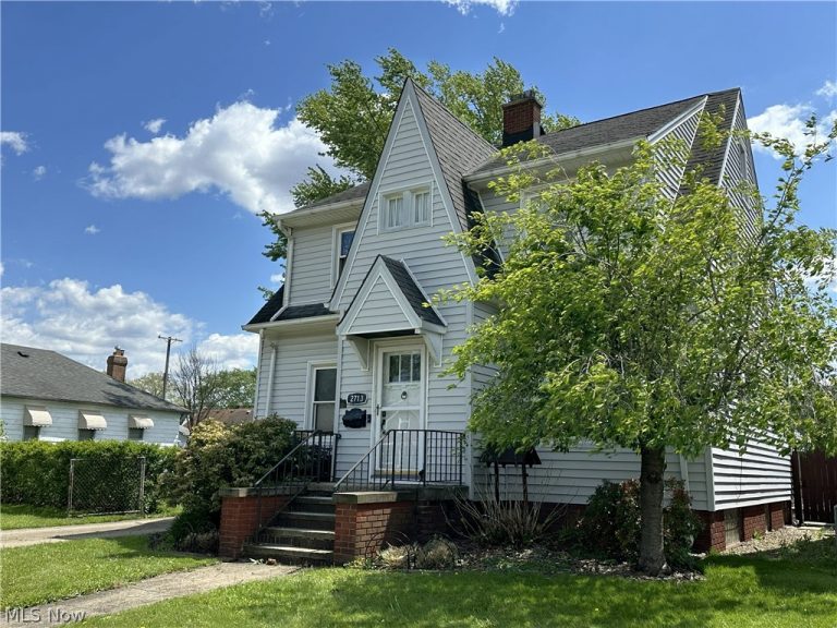 2713 Brookview Boulevard, Parma, OH - Photo 2