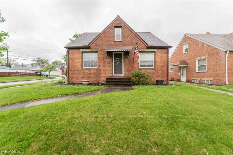 9011 Torrance Avenue, Brooklyn, OH, 44144