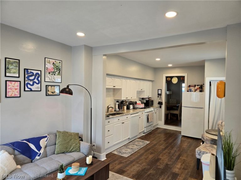 1952 124th Place, Cleveland, OH - Photo 3