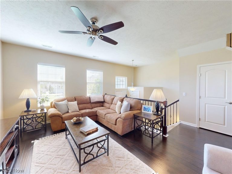 6144 Pointe Drive, Pepper Pike, OH - Photo 5