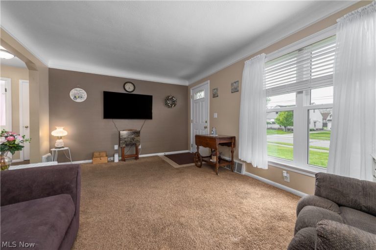 30414 Mildred Drive, Willowick, OH - Photo 8