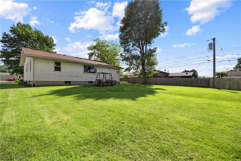 835 Columbia Drive, Amherst, OH - Photo 4