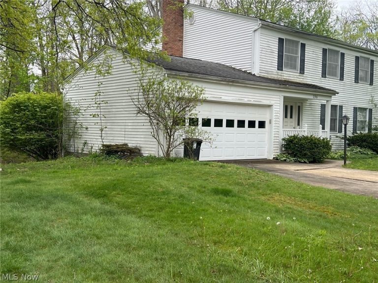 196 Chatham Drive, Aurora, OH - Photo 4