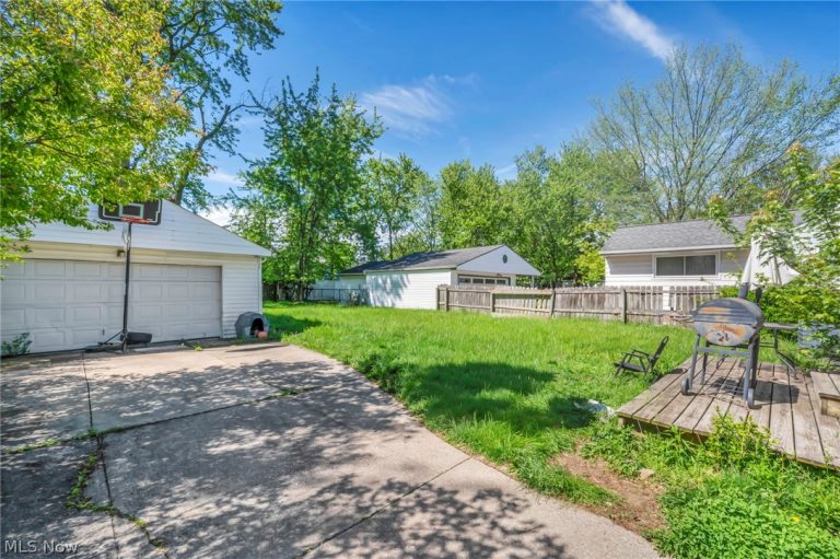 15812 Grant Avenue, Maple Heights, OH - Photo 8