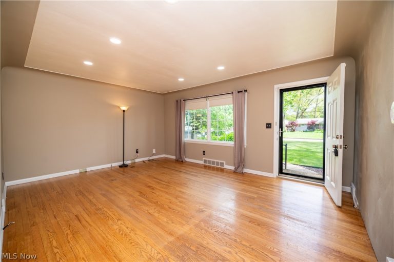 1656 Yolanda Drive, Youngstown, OH - Photo 8