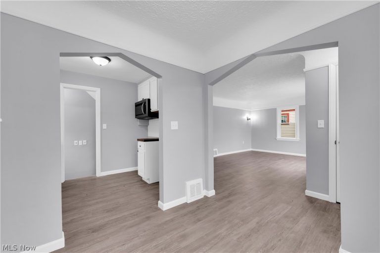 953 Whitby Road, Cleveland Heights, OH - Photo 6