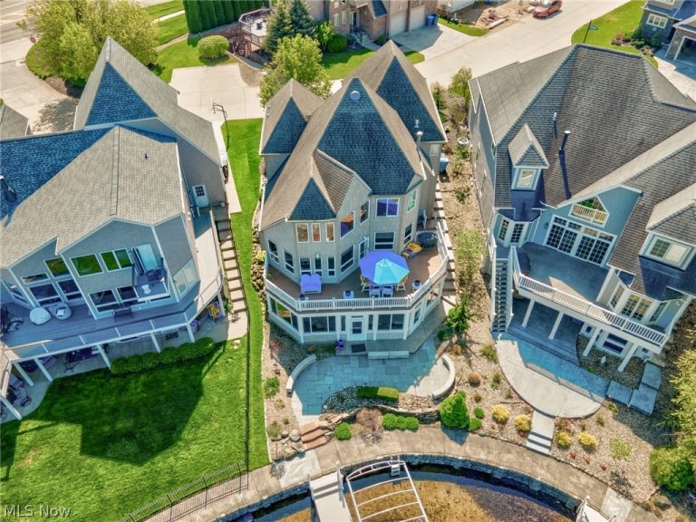 3836 Heron Watch Drive, Akron, OH - Photo 6