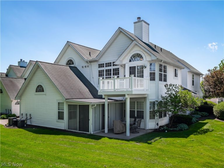 54 Vista Circle, North Olmsted, OH - Photo 2
