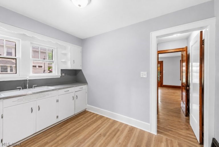 1396 Curtis Street, Akron, OH - Photo 8