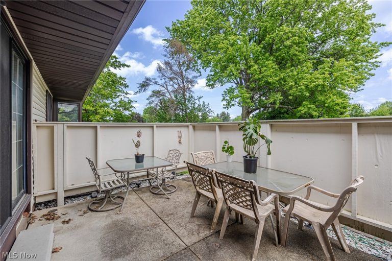 17220 Sheldon Court #48B, Brook Park, OH - Photo 2