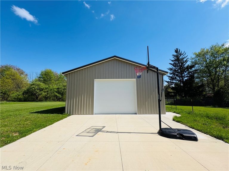 2281 Weymouth Road, Hinckley, OH - Photo 2
