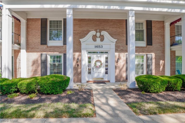 1653 Greenway Road #202, North Canton, OH - Photo 3