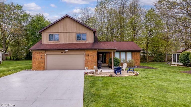 5062 Lansdowne Drive, Solon, OH - Photo 2