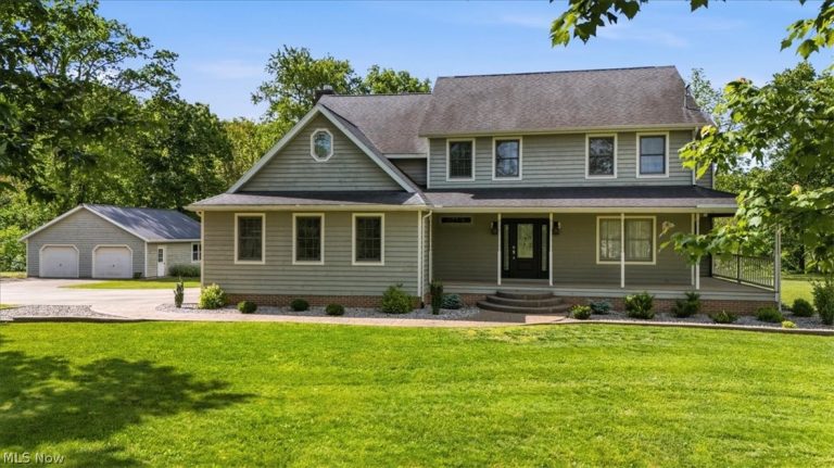 911 Moody Ridge Road, Belpre, OH, 45714