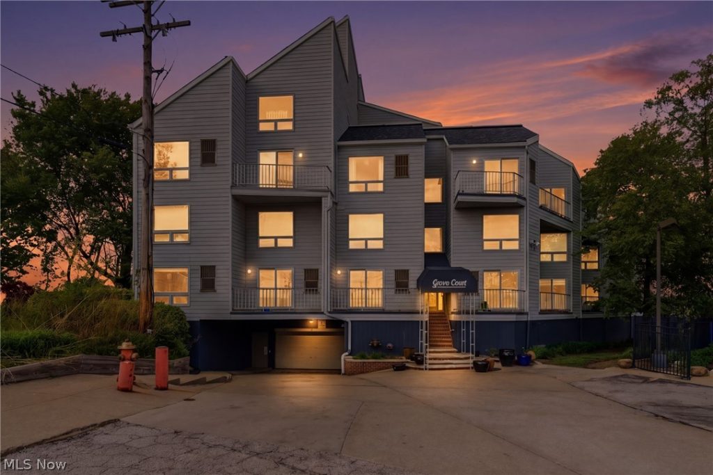 1900 Grove Court #112, Cleveland, OH