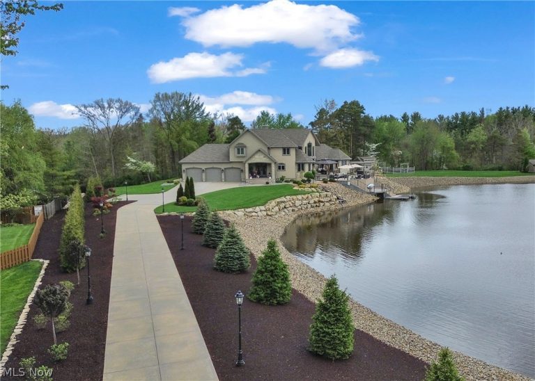 2900 Whispering Pines Drive, Canfield, OH, 44406
