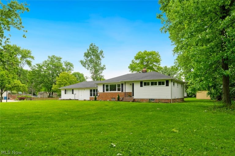 4223 Canterbury Road, North Olmsted, OH - Photo 2