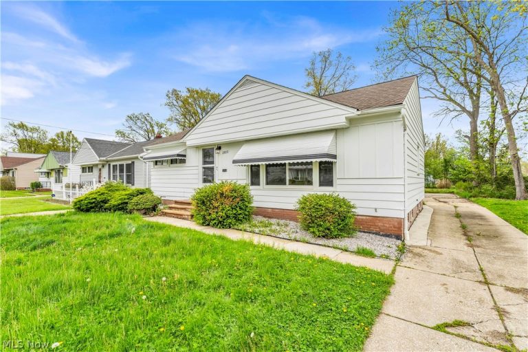 29210 Green Drive, Willowick, OH - Photo 2