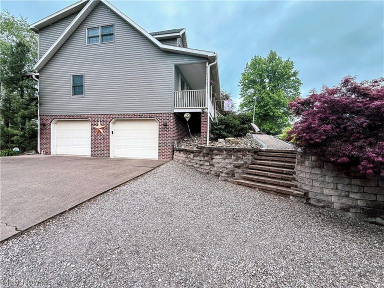 247 Spence Road, Belpre, OH - Photo 4