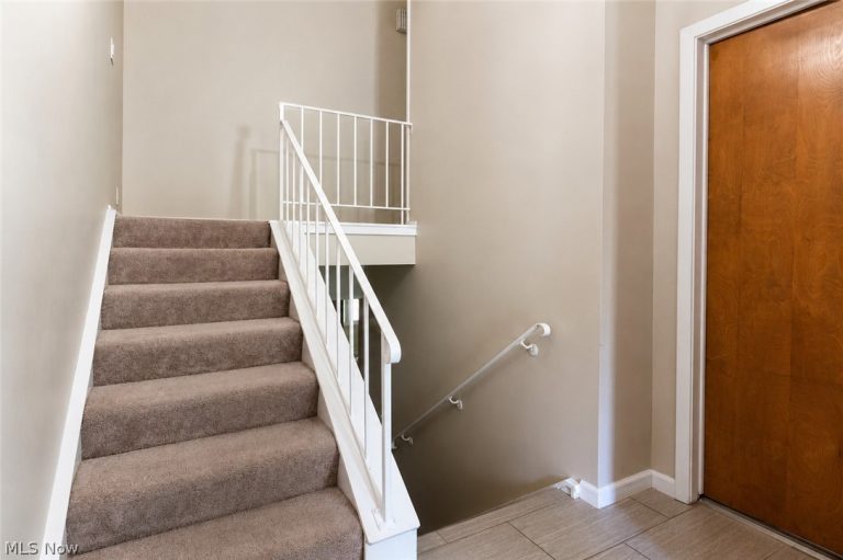 18251 Glencreek Lane, Strongsville, OH - Photo 2